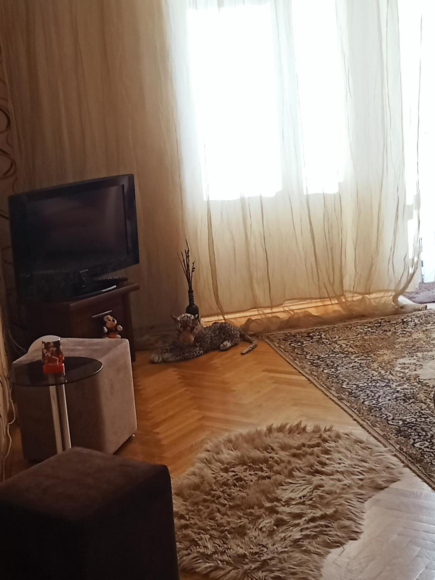 Apartment просторная, двухкомнатная ,с великолепным видом на город, расположенная в центре города